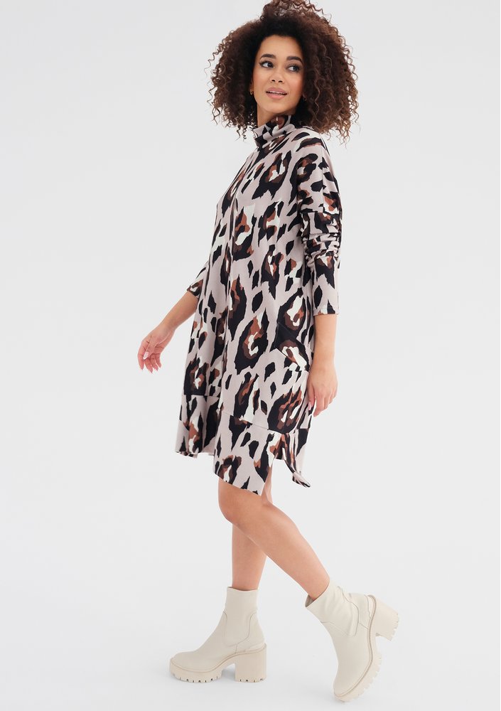 Netta - Loose nude beige spotted dress