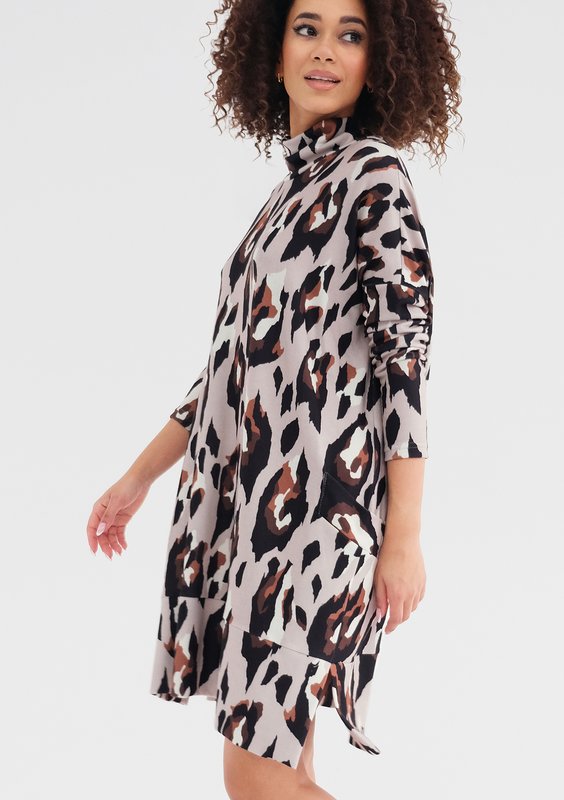 Netta - Luźna sukienka w cętki Nude