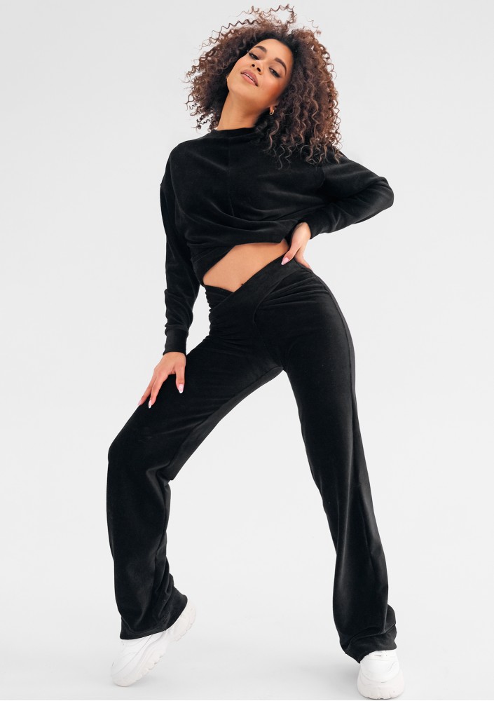 Umiko - Black velvet sweatshirt