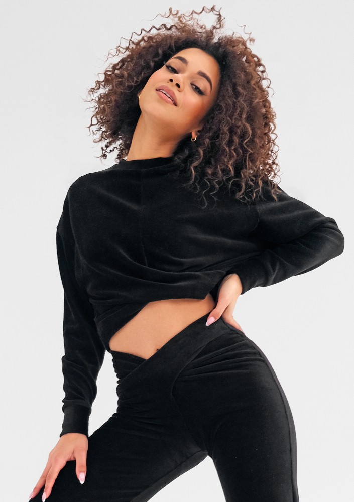 Umiko - Black velvet sweatshirt