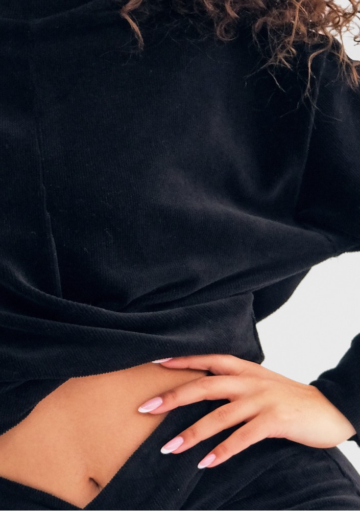 Umiko - Black velvet sweatshirt