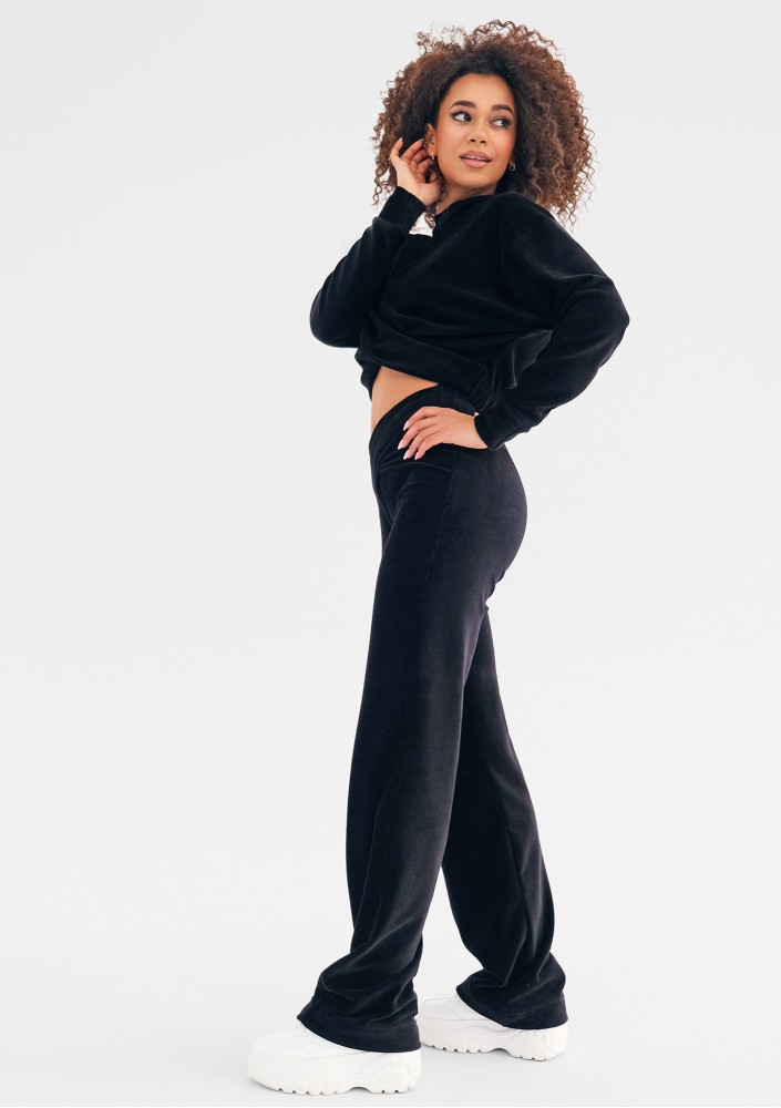 Umiko - Black velvet sweatshirt