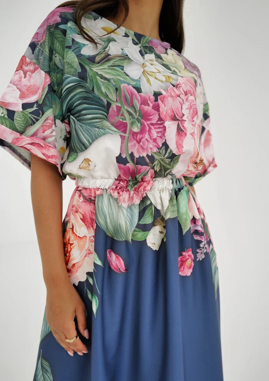 Greta - Sukienka midi z kwiatowym dekoltem Granatowa