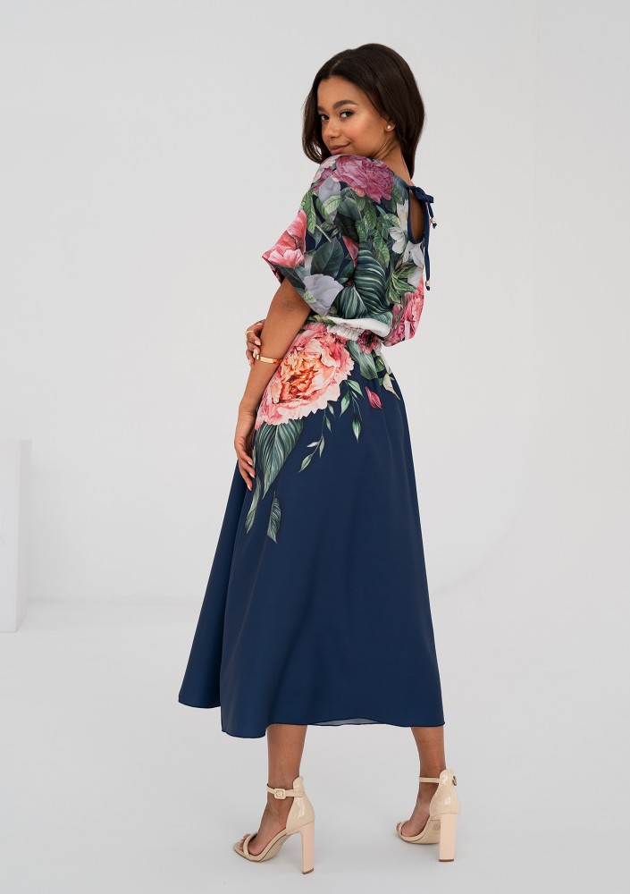 Greta - Sukienka midi z kwiatowym dekoltem Granatowa