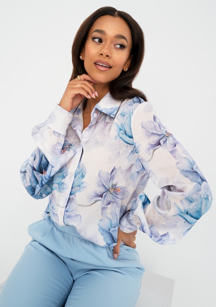 Dayla - Ecru shirt with a blue flowers print