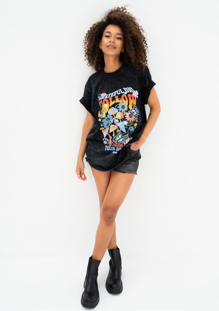 Rave - Black oversize T-shirt "Follow Your Dream"