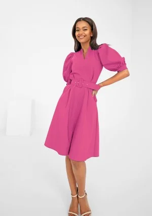 Lindy - Rozkloszowana sukienka z paskiem Magenta