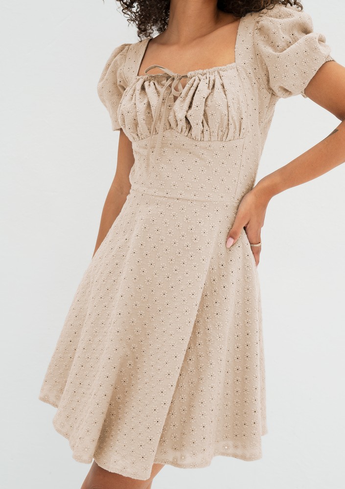 Lucy - Ażurowa sukienka mini boho Beżowa