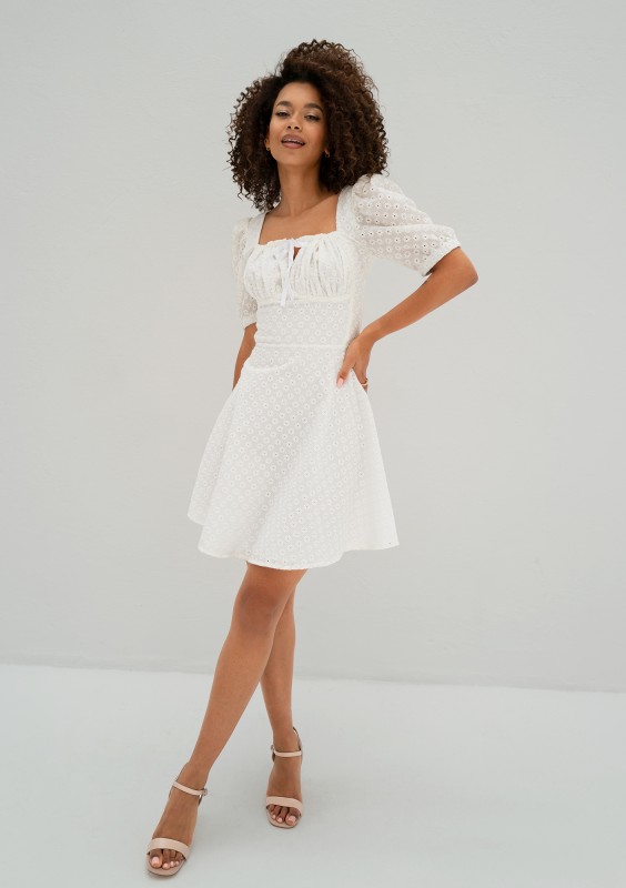 Lucy - Ażurowa sukienka mini boho Biała