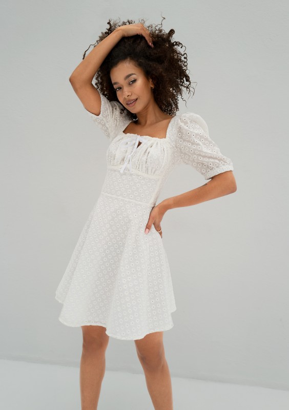 Lucy - Ażurowa sukienka mini boho Biała