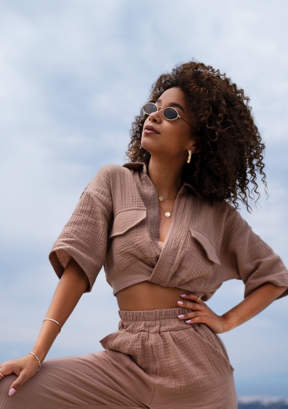 Thera - Beige muslin crop shirt