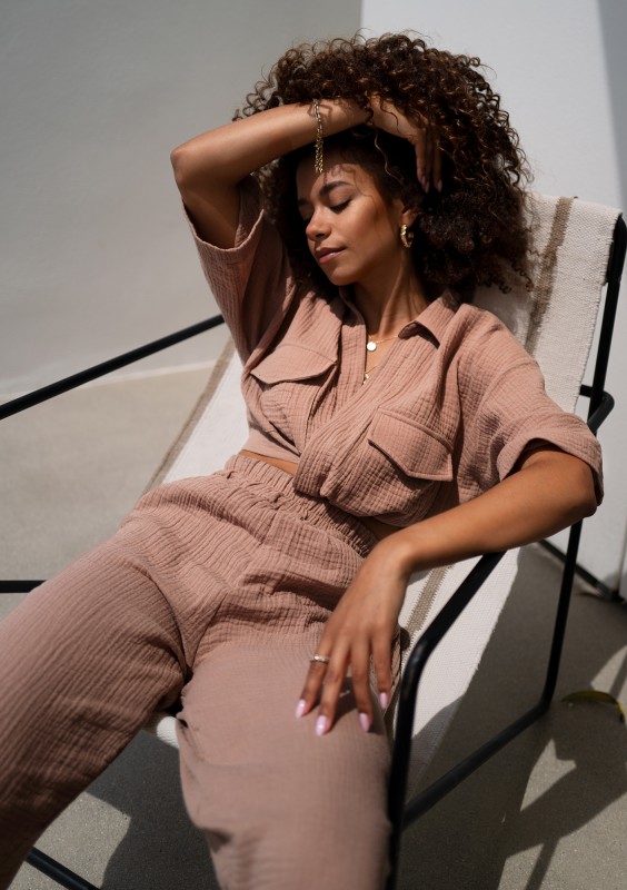 Thera - Beige muslin crop shirt