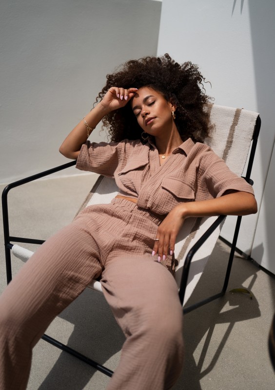 Thera - Beige muslin crop shirt