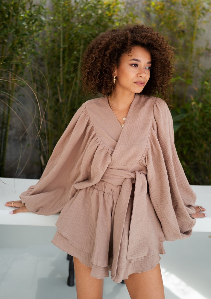 Capri - Beige muslin frilled shorts