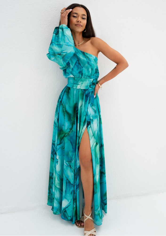 Nyrobi - Długa sukienka letnia z rozcięciem i jednym rękawem Blue Marble