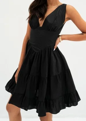 Liya - Czarna sukienka bawełniana z gorsetową wstawką i przeszyciami