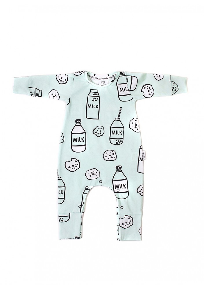 Long sleeved romper with a milk print