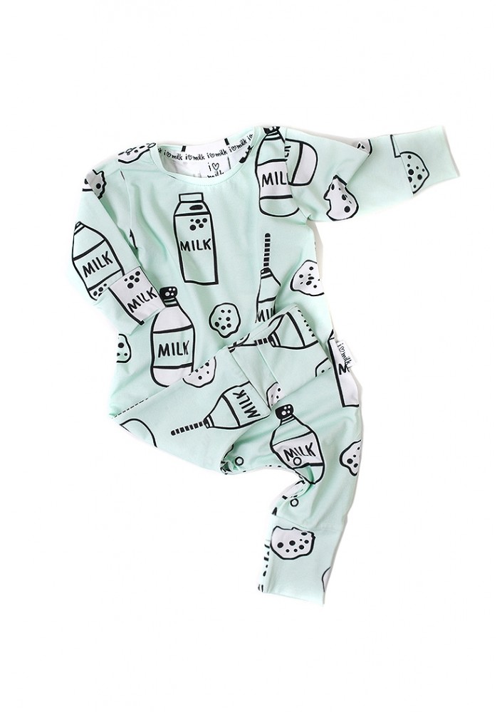 Long sleeved romper with a milk print