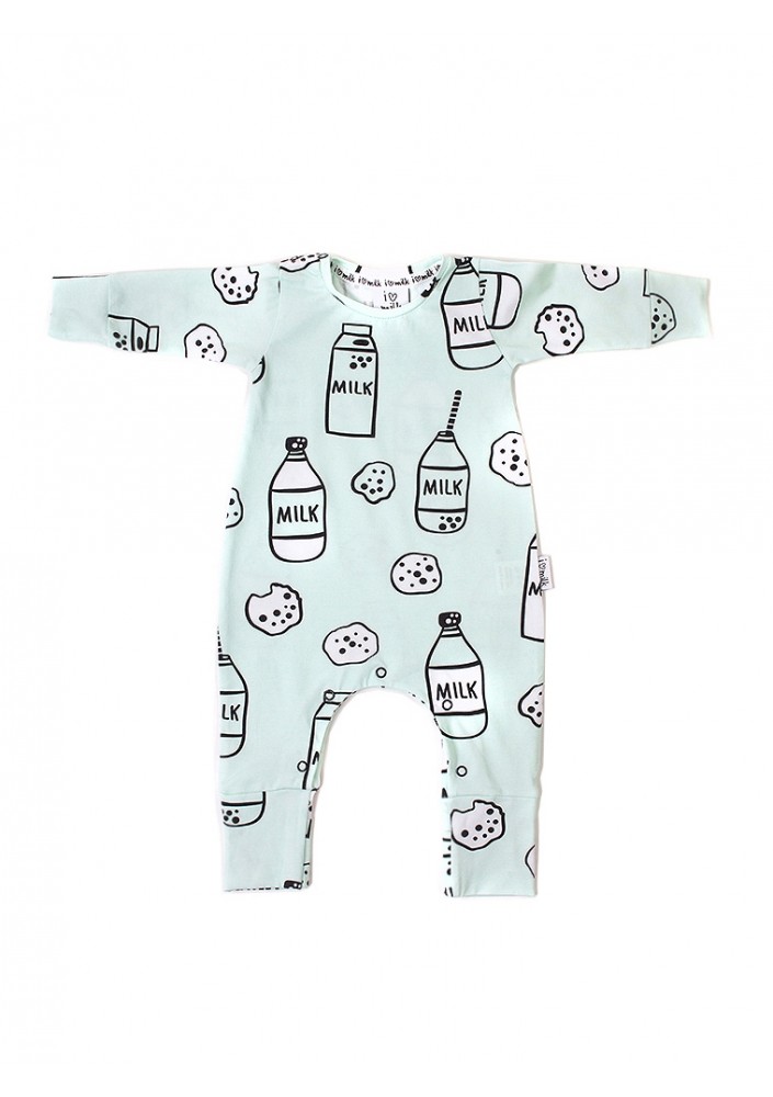 Long sleeved romper with a milk print