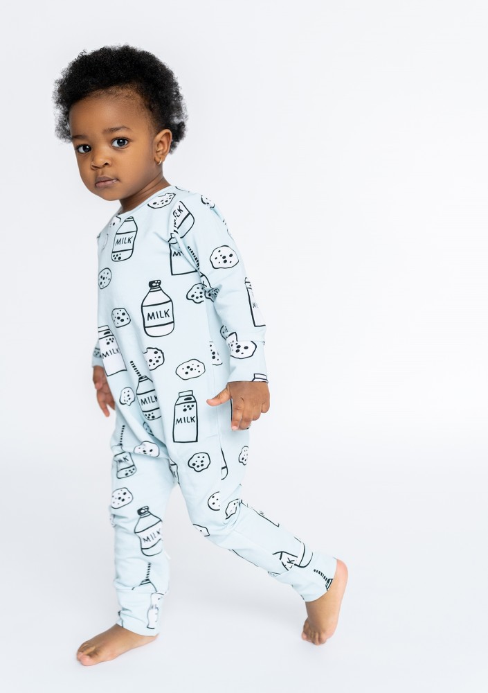 Long sleeved romper with a milk print