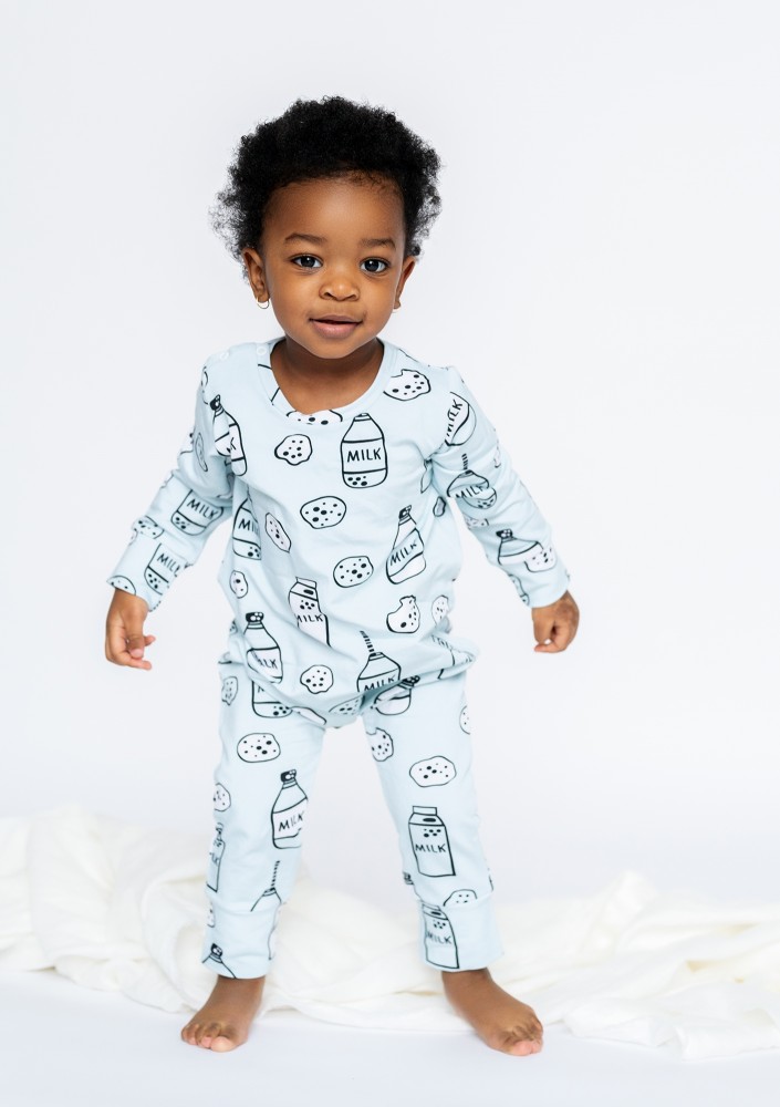 Long sleeved romper with a milk print