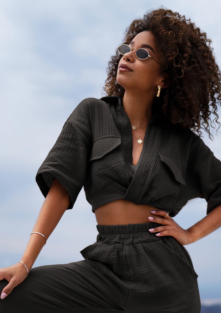 Thera - Koszula crop z muślinu Czarna