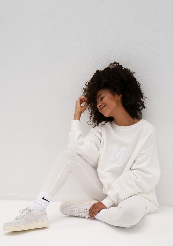 Vibe - Ecru oversize sweatshirt "M logo"