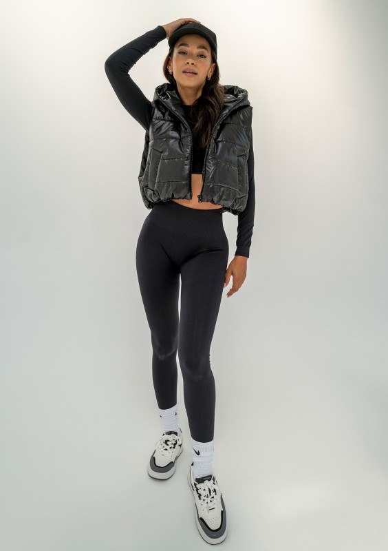 Ezzy - Short black quilted sleeveless jacket