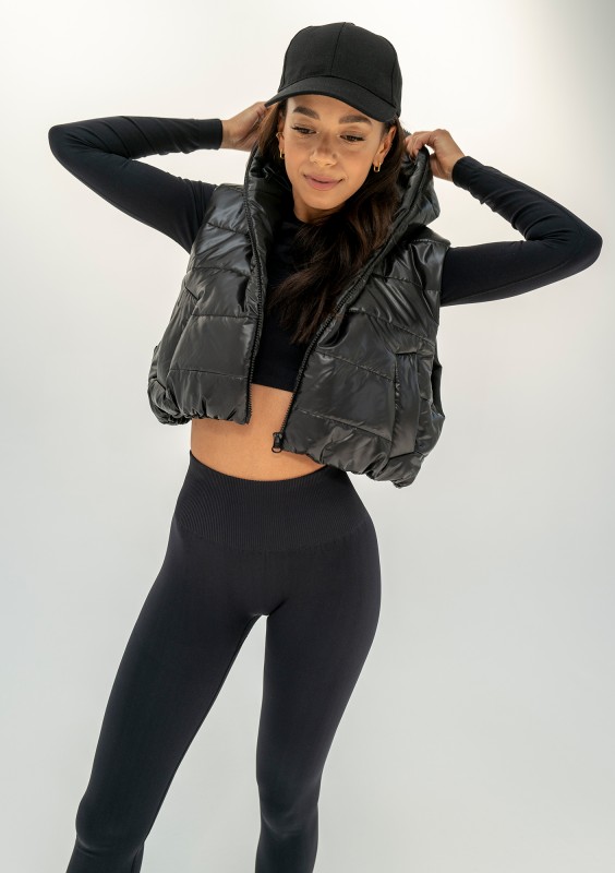 Ezzy - Short black quilted sleeveless jacket