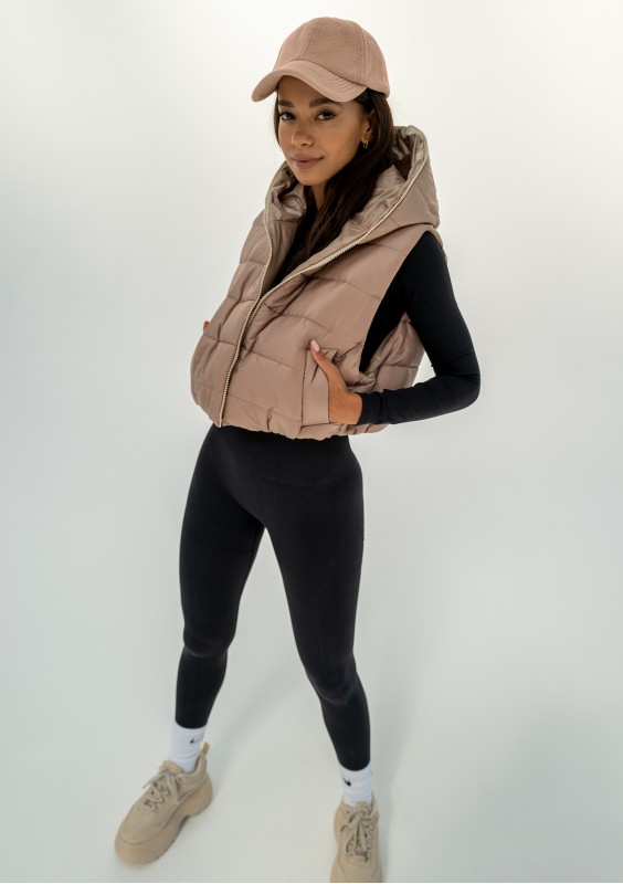 Ezzy - Short black quilted sleeveless jacket