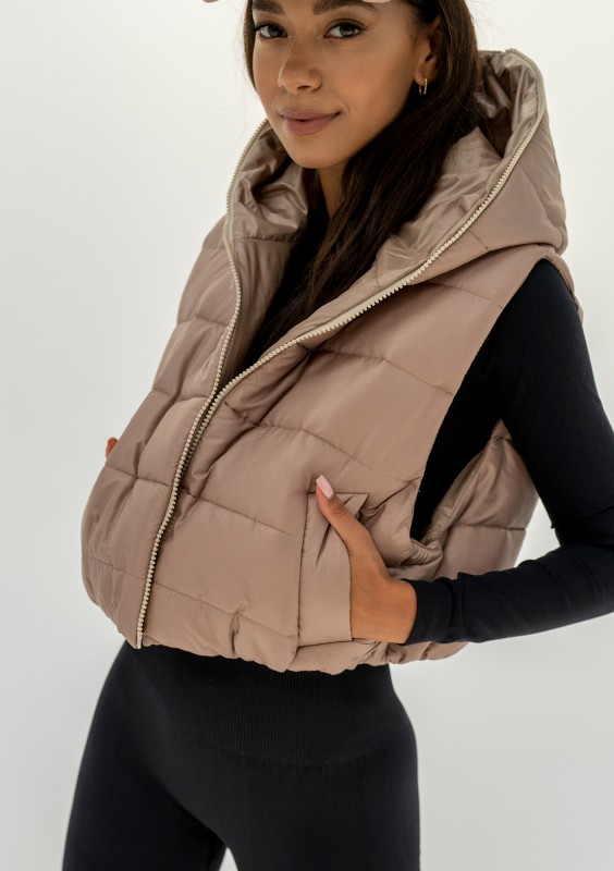 Ezzy - Short black quilted sleeveless jacket