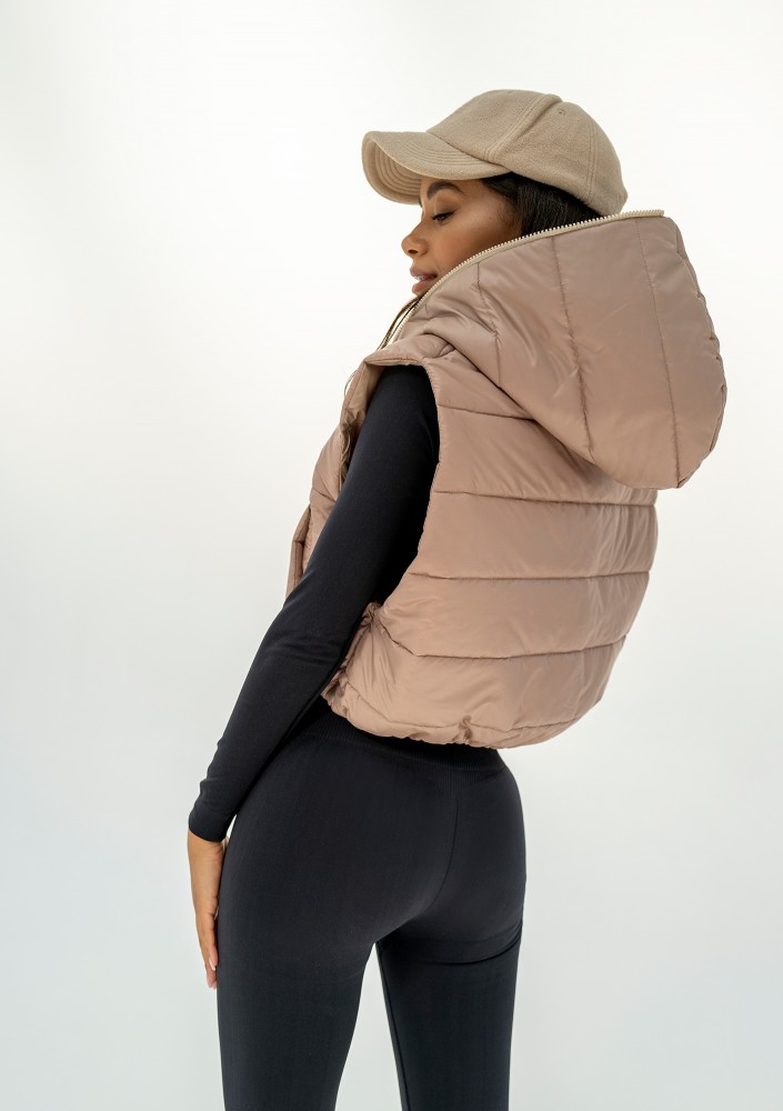 Ezzy - Short black quilted sleeveless jacket