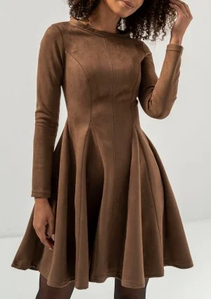 Kelle - Rozkloszowana sukienka z imitacji zamszu Brązowa