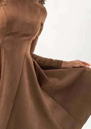 Kelle - Rozkloszowana sukienka z imitacji zamszu Brązowa