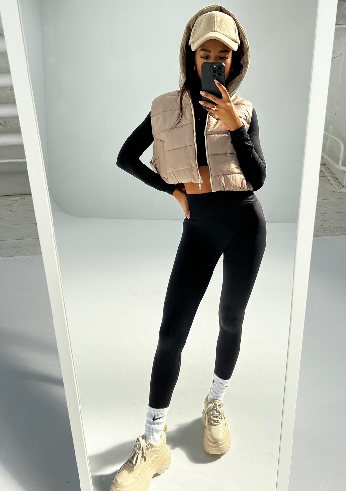 Ezzy - Short black quilted sleeveless jacket