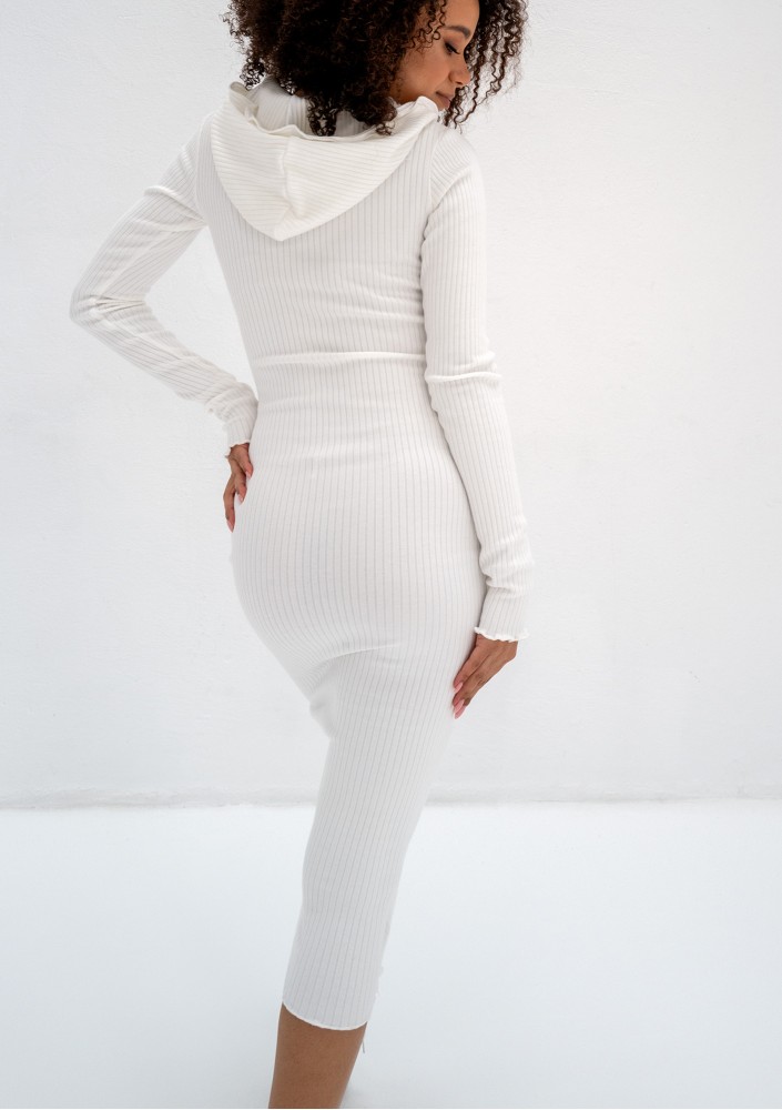 Bessie - Dzianinowa sukienka bodycon z kapturem Ecru