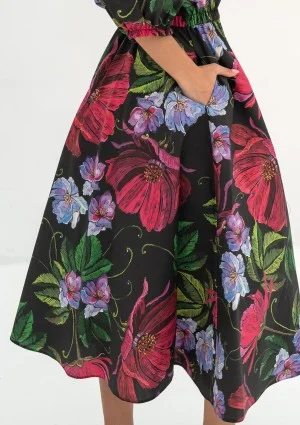 Mabel - Rozkloszowana sukienka midi w kwiaty Czarna