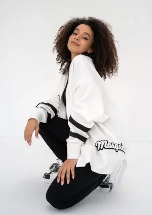 Riley - Kardigan dresowy oversize z naszywką M Creamy