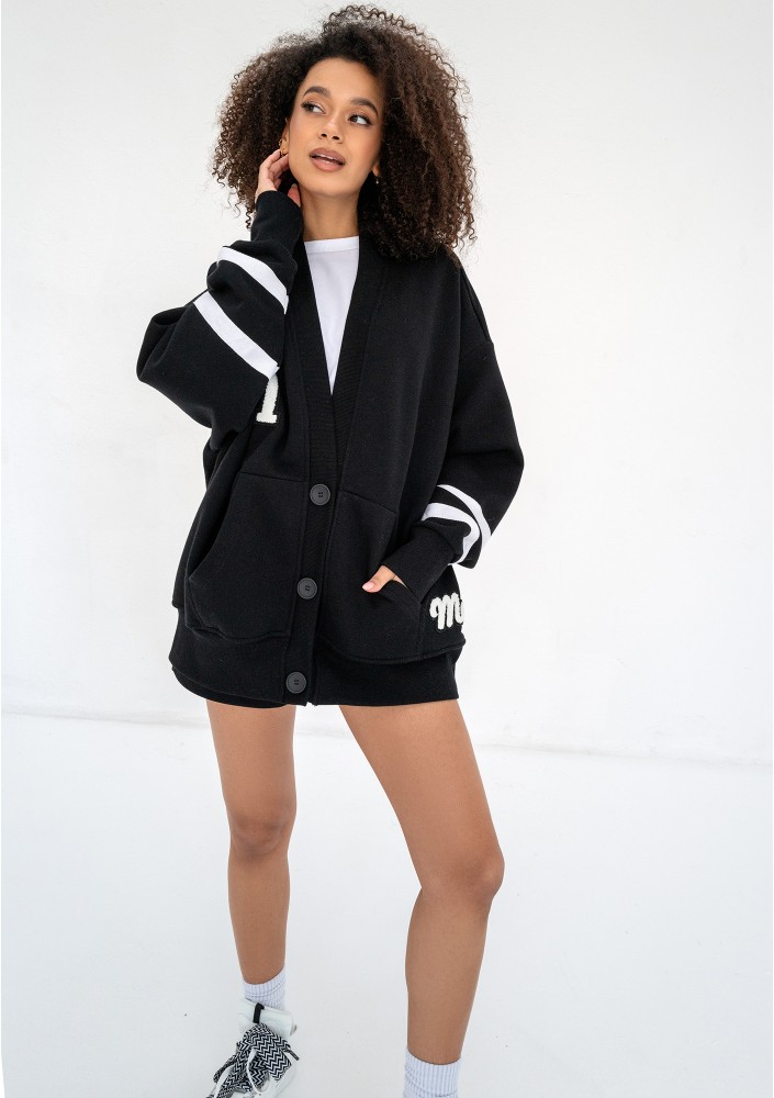 Riley - Kardigan dresowy oversize z naszywką M Black