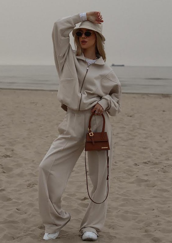 Based - Coconut oversize zipped sweatshirt