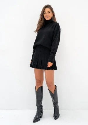 Jesse - Loose black polo neck sweater