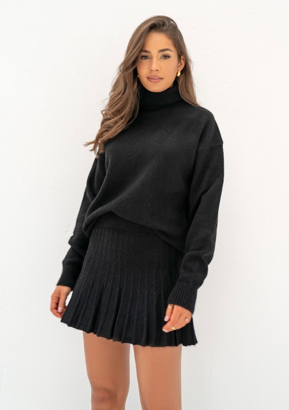 Jesse - Loose black polo neck sweater