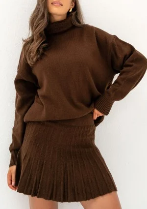 Jesse - Loose brown polo neck sweater