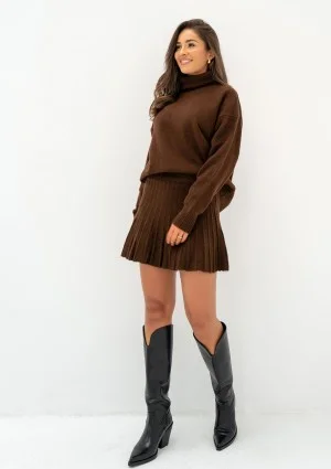 Jesse - Loose brown polo neck sweater