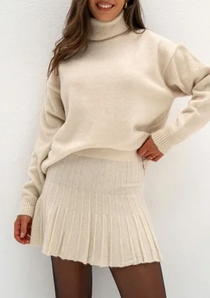 Jesse - Loose beige polo neck sweater