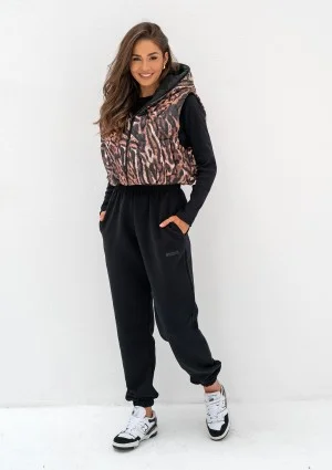 Kolee - Black sweatpants with a logo