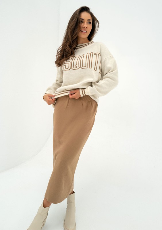 Moore - Camel and ecru sweater with a logo