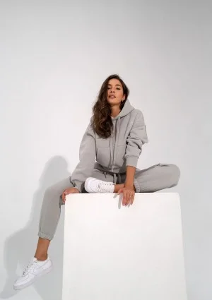 Calm - Short gray hoodie with strings