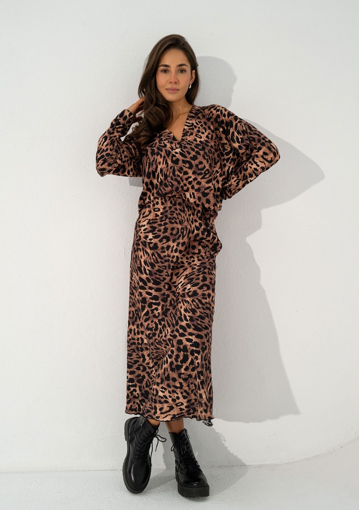 Azari - Brown midi skirt with a leopard spots print