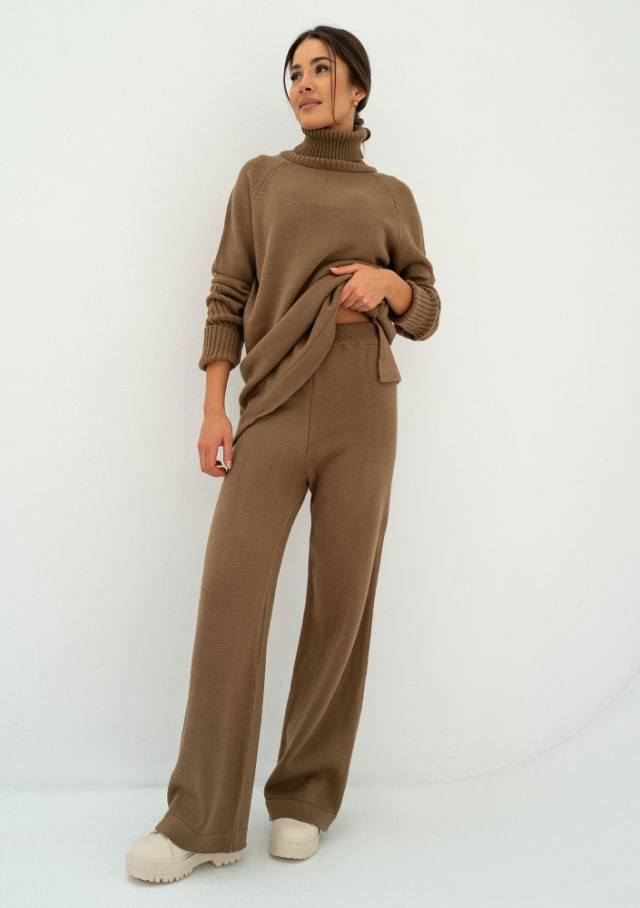 Oudhy - Długi sweter z golfem Brown